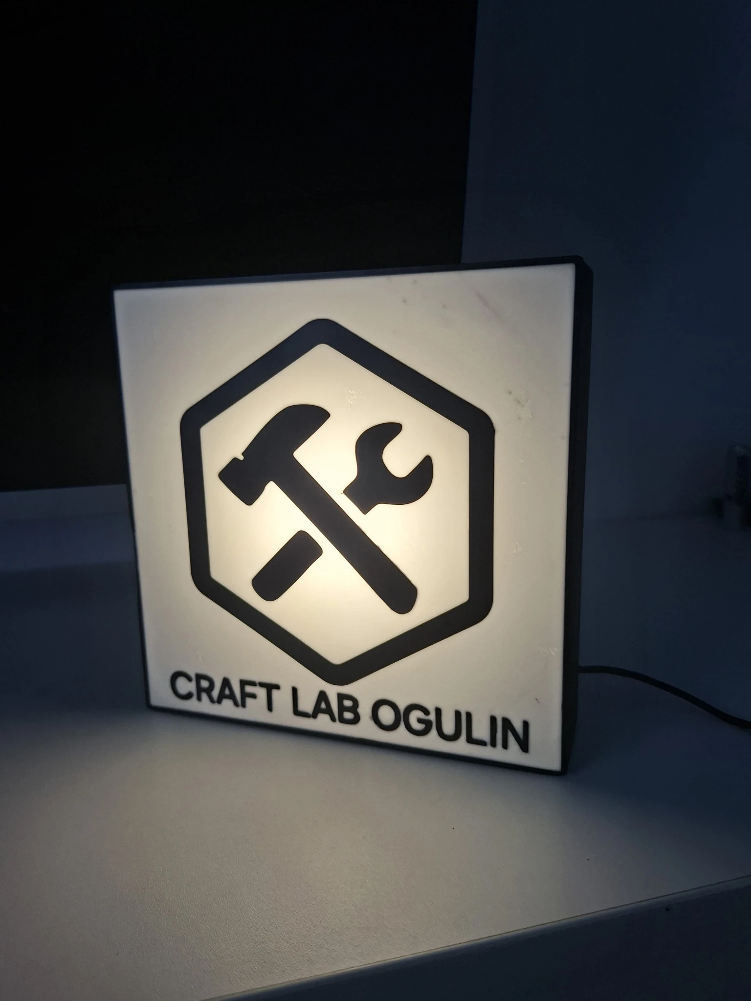 Custom svjetleća lampa Craft Lab Ogulin izrađena 3D ispisom