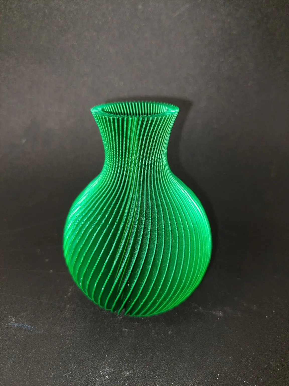 Zelena spiralna 3D ispisana vaza